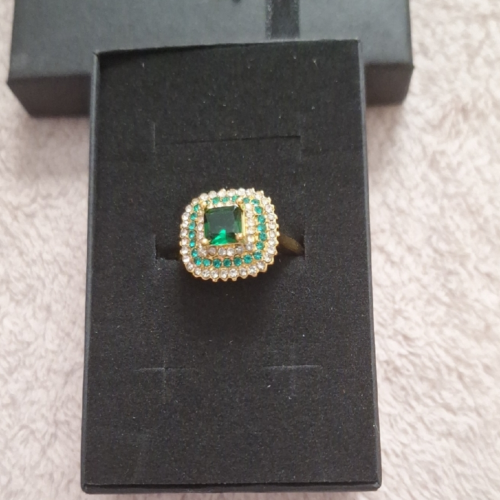 Unk Gold and Green Emerald Halo Ring